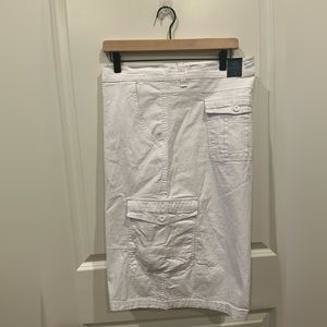 NWT Monument Size 52 White Shorts